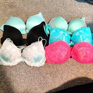 Set of 6 Victoria Secret bras.